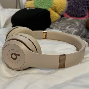 Beats by Dre Solo 3 Wireless Headphones - Gold